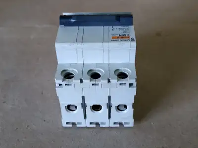 Used MERLIN GERIN C60N Switchgears British Columbia CA | Lenmark #239040