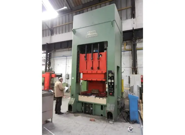Used MOSSINI 250 TON + 120 TON Hydraulic Presses BE | Apt International N.V #362257