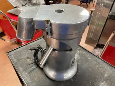 Used Bennett Used Bennett Junior Commercial Fruit/Vegetable Juicer Model H Restaurant Small Appliances Illinois US | Falcon Restaurant Supply #1376413