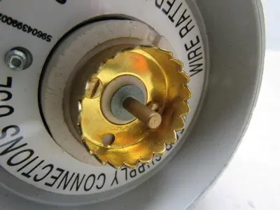 Appleton VU-100 V-51 Fixture Unit. Socket, Globe & Guard, Clear Mixed Lot/2