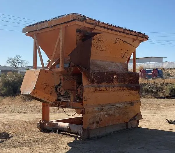 Heavy Duty Apron Feeder with Hopper #5861447