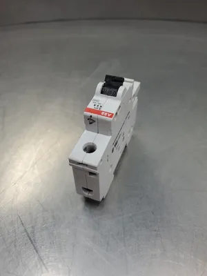 ABB S271-K-6A 230VAC/400VDC Circuit Breaker. 4D-33