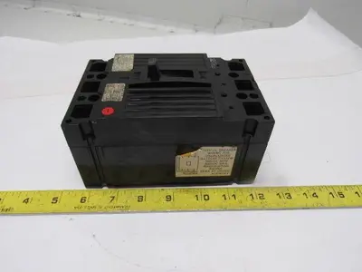 GE General Electric 136070 3 POLE 600V 70A Circuit Breaker