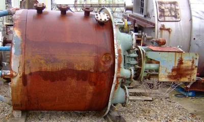 2,500 L Hastelloy C4 clad reactor