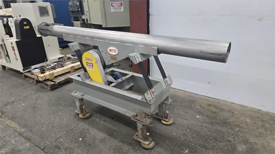 Witte Feeder Table