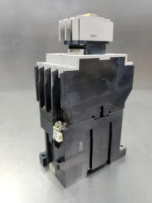ALLEN BRADLEY 100-A30NZ*3 SERIES B CONTACTOR w/195-FA11 Module. 4-D8