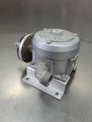 United Electric Controls J110 Model 451 Pressure Switch. 6D-9