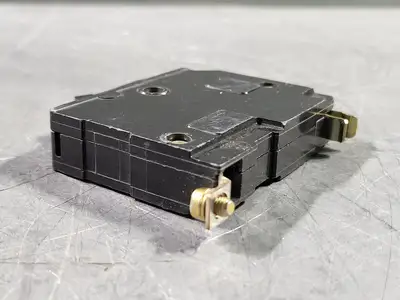 NEW SQUARE D QOB120