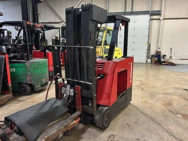 Used 2017 RAYMOND 425C40QM 3-Wheel Stand up Electric Counterbalance Forklifts Illinois US | Somerset Equipment Sales #1546201