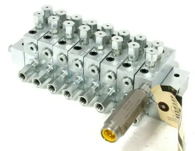 NEW GRACO MHH-241 F11B K11B 111201A 557741 PROXIMITY SWITCH WITH VALVES MHH241