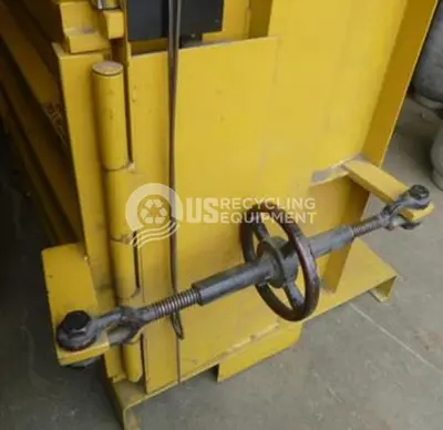 USED HARMONY M42HD VERTICAL BALER