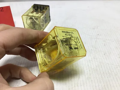 IDEC RR2BA-UL AC120V 25X21 LOT OF 2