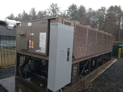 2012 YORK YVAA0233BSV46 CHILLERS | Machinery Network (1)