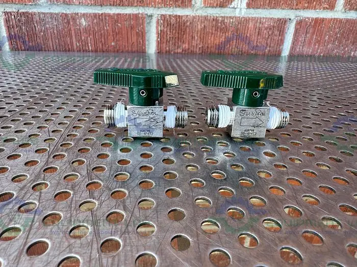 Used LOT OF 2 - SWAGELOK SS-4P4T2 STAINLESS STEEL BALL VALVE W/ 1/4" MNPT FITTING Valves/Fittings California US | Equipment Lab #485808