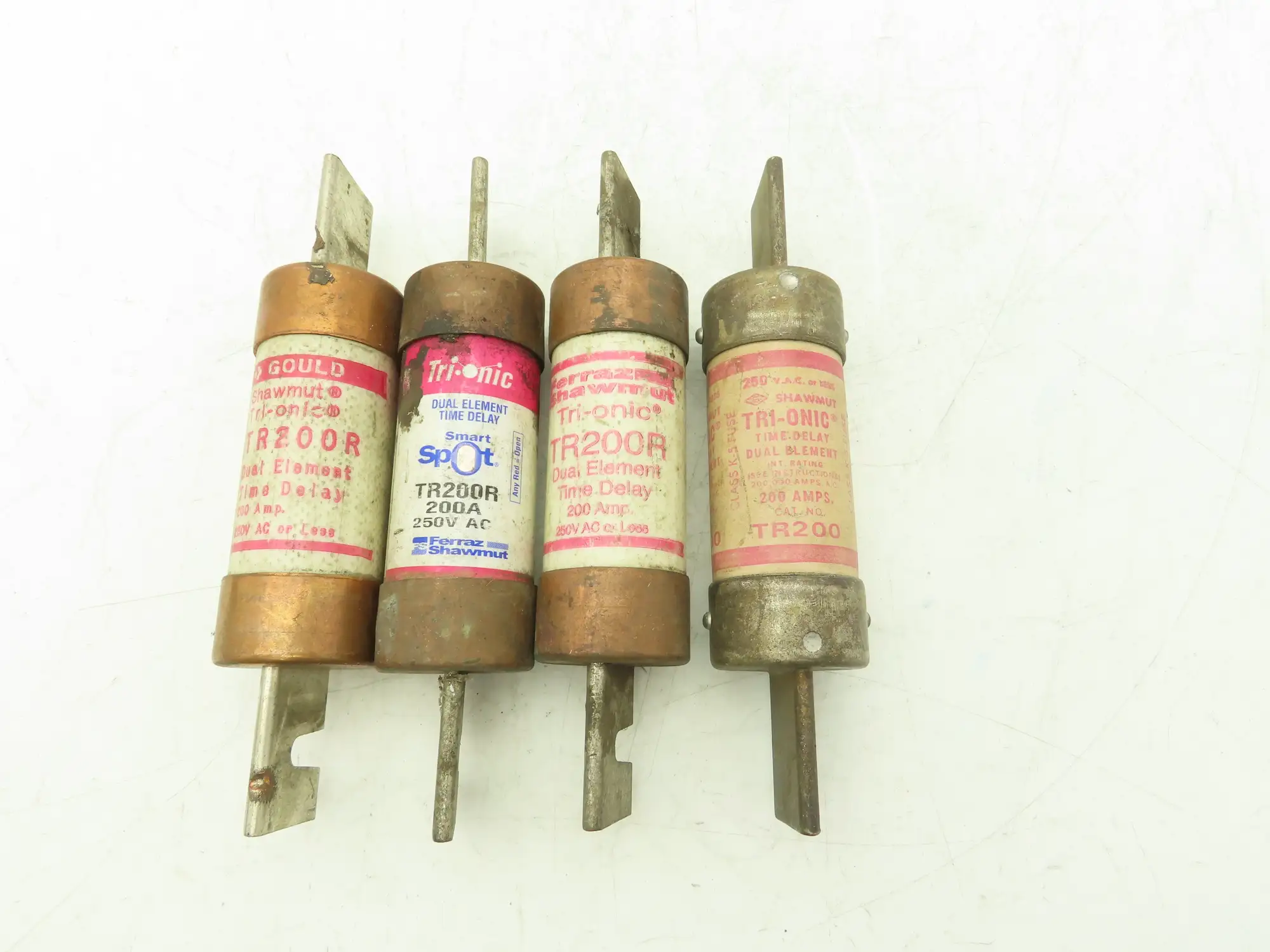 Gould Shawmut TR200R Dual Element Time Delay Fuse 200A 250VAC Class RK5 Lot of 4
