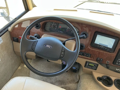 USED 2013 WINNEBAGO F53
