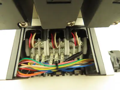 SMC VV5FS2 Plug-In 3-Station Manifold Control Unit VFS2600 Solenoid Valve Bank