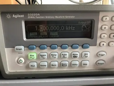 AGILENT 33220A ARBITRARY WAVEFORM GENERATOR
