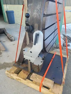 30'' Pratt & Whitney Manual Rotary Table on 24'' x 43'' Right Angle Plate
