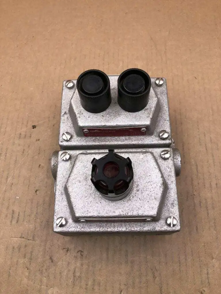 Cooper Crouse-Hinds EDSC22471J1 Explosion Proof Led Push Button Enclosure 600VAC