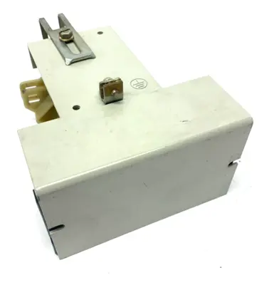 USED SIEMENS CIRCUIT BREAKER W/ MOUNTING BRACKET FLIP SWITCH