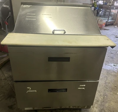 174-0136 Delfield 32” Self Contained Sandwich Prep Table Cooler