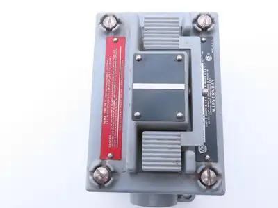 Allen Bradley 800T-XAP 1 Gang Explosion Proof Switch With Cover & Enclosure READ