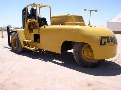 40,000 lb. Gerlinger Forklift; Low Mast; Pneumatic Tires; Riggers Boom