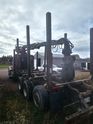 INTERNATIONAL 7600 tractor with loader | Iron Listing (16)