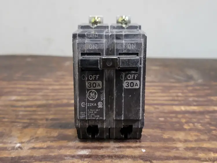 Used GENERAL ELECTRIC THHQB230 Switchgears British Columbia CA | Lenmark #242237