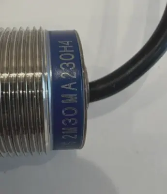 NEW TELEMECANIQUE XS2M30MA230H4 PROXIMITY SWITCH
