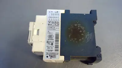 Telemecanique - CAD50 BD - 10A Relay 24VDC w/ Cover 4E-16