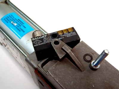 Used Parker/ Destaco/ Balluff P82G63-3100U 82G6N-631E603-0099A Pneumatic Cylinders Michigan US | Maverick Industrial Sales #1410723