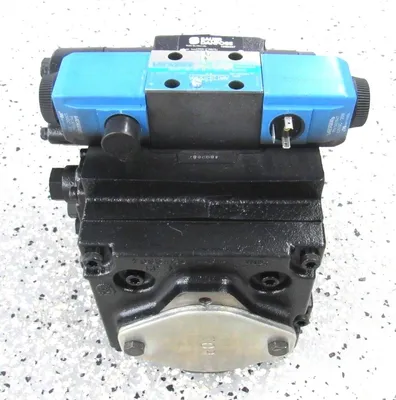 NEW SAUER DANFOSS 4282867 HYDROSTATIC PUMP AX130290001 42R28-CF2NN75J