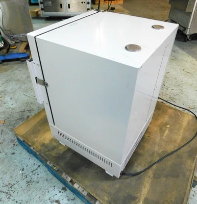 USED YAMATO DRYING OVEN DVS 400