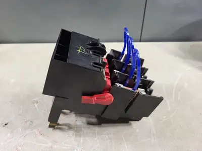 Disconnect Switch w/ 3 Times 15 Amp fuse AJT15