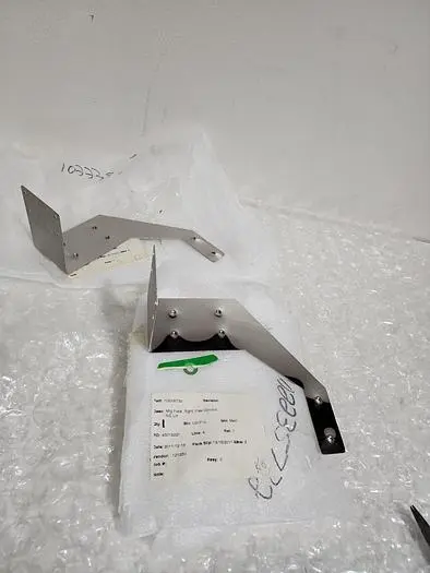 MTG PLATE RIGHT FLEX CONDUIT 102235732