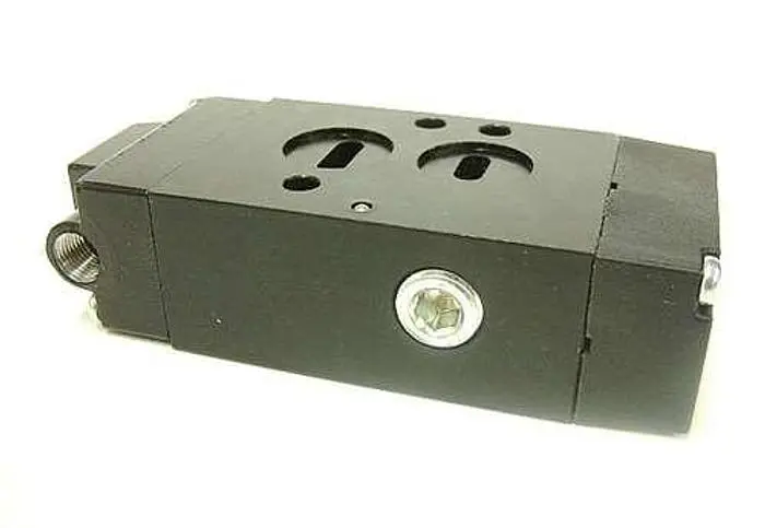 NEW PARKER PILOT VALVE SINGLE PORT/FLAT SIDE MOUNT