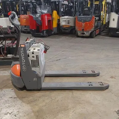 USED 2018 TOYOTA 8HBW23
