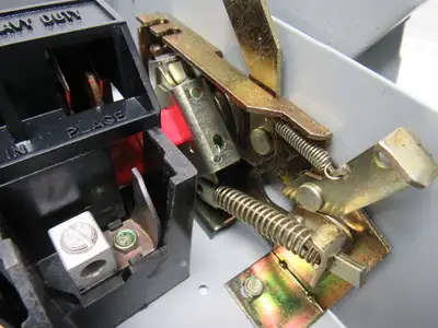 General Electric THN3361 Model 10 600V 30A  Non-Fusible Disconnect Safety Switch