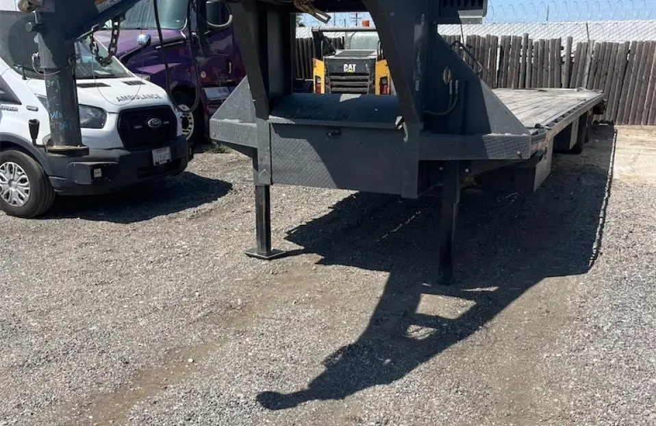 USED 2022 DIAMOND C FMAX212