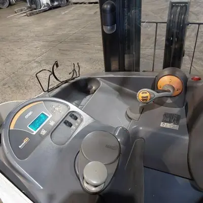 USED 2016 CROWN RR5725-45