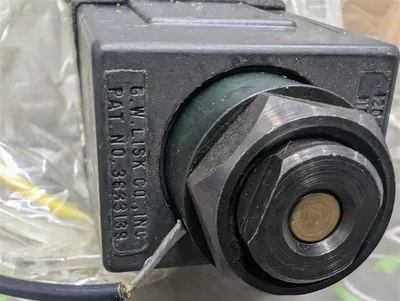 Parker D1VW21E Y 31 X1984HN Directional Control Valve New NIB