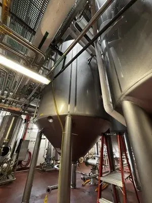 USED 2010 MUELLER 8,300 GALLON
