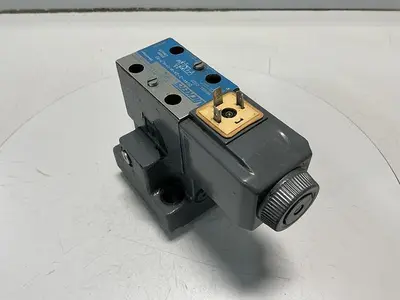 USED VICKERS DG4V-3-2A-M-U-HL7-60