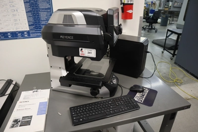 Used KEYENCE INSPECTION & MEASUREMENT KEYENCE IM-7030T 2D Vision Measuring Systems Minnesota US | Machinesused.com #1372426