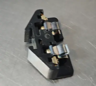 GE CR151A8 Terminal Block Sectional 30A 600 U-fuse clip B. Loc4D31