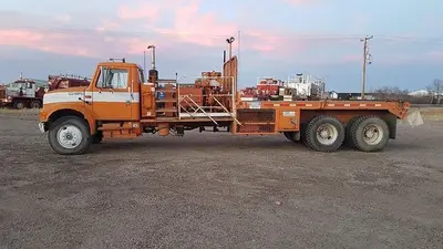 USED 1990 IHC INTERNATIONAL 4900 TANDEM AXLE OILFIELD PUMP/KILL TRUCK
