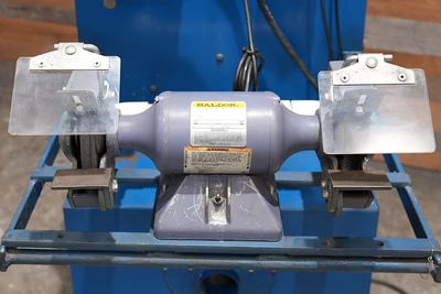 Donaldson Torit VS 550 Dust Collector W/Built in 1/3 hp Baldor Grinder/Buffer
