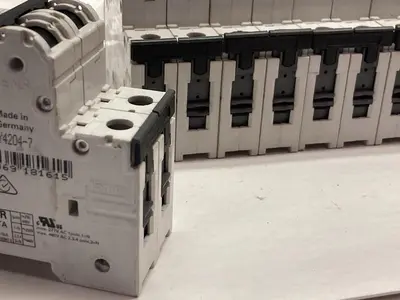Used SIEMENS 5SY4204-7 Miscellaneous Equipment (Electrical & Power) | Surplus Asset Holdings #1201616